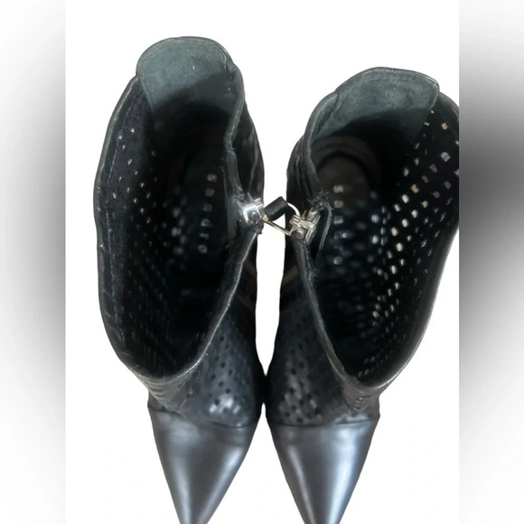Sandro Black perforated leather laser cut booties excellent condition size 7.5 - Picture 8 of 8